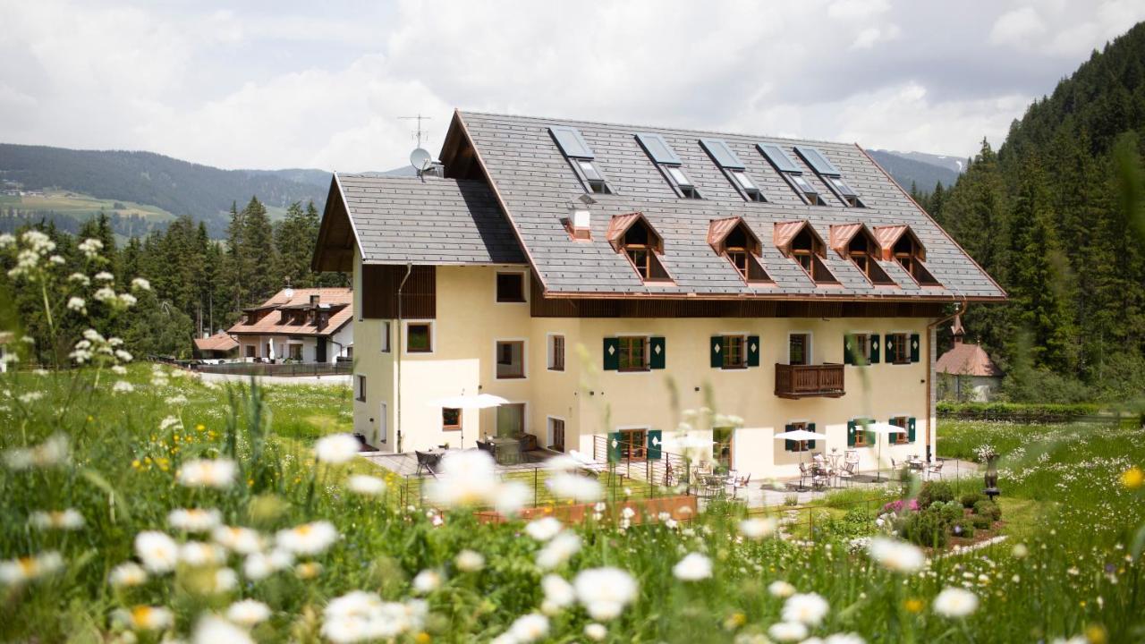 Natura Boutique Chalet Wellness Spa Toblach Buitenkant foto